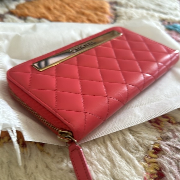 EUC w/COA Chanel long zip wallet - Picture 2 of 8